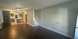 916-918 Grandview Street - 916 Gallery 17