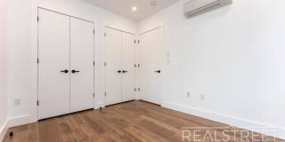 128 Montrose Avenue Gallery 8