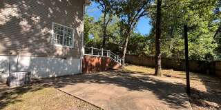 Beautiful 4BR Home with New LVP Flooring & Lawn Care Included Near The U of A! Gallery 27