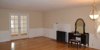 Charming 3 Bed/1.5 Bath in Desirable College Heights Location! Gallery 3