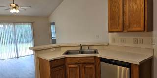 $1550 - 3/2/1 - Great Location Duplex B Section Gallery 4