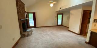 Room in 3 Bedroom Home at Grove Ave Gallery 19
