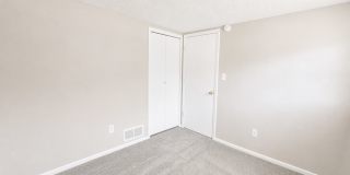 Spacious 3 Bed, 2 Bath Split-Level Duplex with Garage in Lee's Summit! Gallery 15