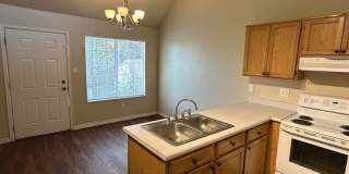 3 BEDROOM, 2 BATHROOM TOWNHOUSE WITH 1 CAR ATTACHED GARAGE Gallery 8