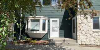 3 Bedroom 2 1/2 Bathroom Townhouse- CLOSE TO MSU- Gallery 25