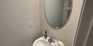 FULLY FURNISHED like-new Townhouse w/ Garage Gallery 13