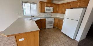 Spacious 2 bed/2.5 bath with bonus room townhome off Road 68 Spacious 2 bed/2.5 bath with bonus room townhome off Road 68 Gallery 20