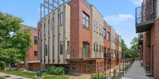 2 Bed, 1 Bath Townhouse with Roof Top Deck Gallery 1
