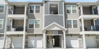 Pet Friendly 3-Bedroom Condo! Get $500 Off on the first month Rent if signed and move in by March 1s Gallery 18