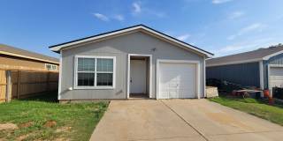 FOR LEASE -GEOURGOUS  3/2/1 WITH LARGE YARD IN SOUTH LUBBOCK Gallery 1
