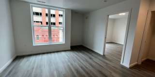 725 W Pratt Gallery 74