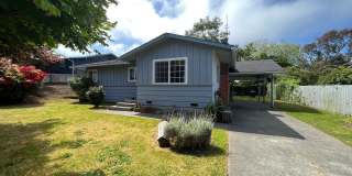 Sunny and Spacious 3/2 With Large Yard and Carport Parking! Gallery 1