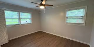 Spacious Living in a Great Location Gallery 10