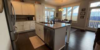 Beautiful 3 Bed/2.5 Bath Home in SE Bend - Ruby Peak Lane Gallery 7