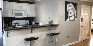 Historic Beacon Hill Charm – 2 Bed | 1 Bath Gallery 6