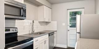 Pendleton Heights Apartments Gallery 10