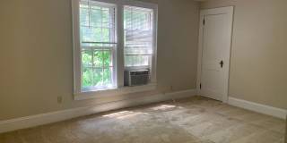 2 BR, 2nd floor apartment w/ water, lawn service included near UNCG/Glenwood Gallery 5