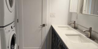 Fully Remodeled 3 Bedroom/ 2 Bathroom Duplex w/ Modern Finishes & Private Yard! Gallery 21