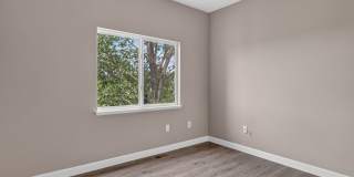 Updated 3BD/3BA Townhome: Quartz Counters, Full Basement Suite/Home Theater, Central A/C Gallery 12