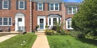 Beautiful 3-bedroom, 2-full-bath townhome in desirable Rodgers Forge! Gallery 1