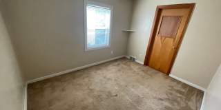 3 bedroom, 1 bathroom and detached garage! Gallery 1