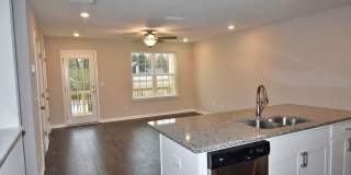 Gorgeous luxury 2BD/2.5BA M'boro townhome w/garage, washer/dryer, across from MTSU! Gallery 7