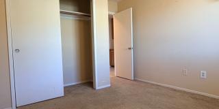 3+2 w/garage and large fenced backyard Gallery 6