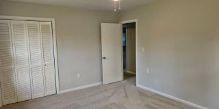 Beautiful renovated 3 bed, 1.5 bath unfurnished home located in Hampstead Gallery 22