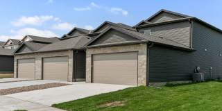 LIKE NEW 3 bed 2 1/2 bath townhouse NW Lincoln Gallery 1