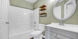 BEAUTIFULLY RENOVATED TWO BEDROOM IN CHAPIN Gallery 17