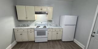219 w 15th Large 3 Bedroom House - Central Davenport Gallery 21