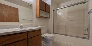 Spacious upstairs 2-Bedroom, 1-Bath Apartment in Springfield 4-Plex! Spacious upstairs 2-Bedroom, 1-Bath Apartment in Springfield 4-Plex! Gallery 11
