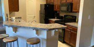 Top floor, fully furnished, with balcony-  Perfect for Professionals- Near shops & restaurants Gallery 4