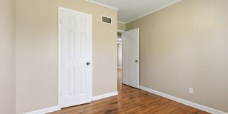 Charming 3 Bedroom 1 Bath near Route 66! Gallery 14