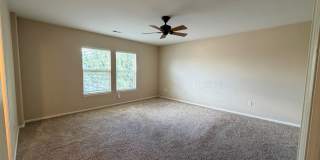 Bright Open-Concept Condo with 1-Car Garage in Prime Commuter Location Gallery 14