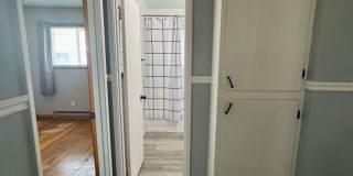 Renovated 2 bed 1 bath duplex near town center Gallery 23