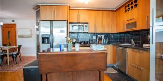 521 W Broadway Gallery 12