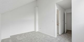 Beautiful 5-bed, 3.5 bath townhome steps from hiking trails and West Pearl St Gallery 19