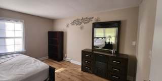 Room in 4 Bedroom Home at Edith Ave Gallery 12