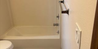 1 Bedroom 1 Bathroom at Hollywood Park Apartments Gallery 47