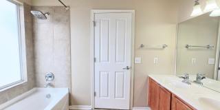 914 Tisbury Parkway Gallery 15