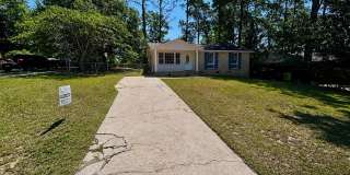 Charming 3-bedroom, 1-bath home conveniently located in Southeast Columbia! Gallery 1