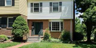 Charming 3 bed/2.5 bath townhome in Haymarket - Pool Access! *Newly Renovated! Gallery 1