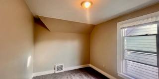 Ginormous 6 Bed Single family home with all Appliances Near Lake Michigan! Gallery 20