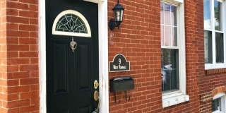 Charming 2 Bedroom/2 Bathroom Townhome in Federal Hill W/ Parking Gallery 3