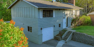 Bright Cozy Home w/ Deck & Yard Near Des Moines Marina Bright Cozy Home w/ Deck & Yard Near Des Moines Marina Gallery 2