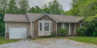 Large Deck and Fenced Backyard! Gallery 1