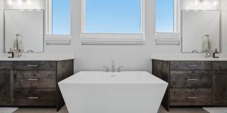 4 Bedroom Home with Gorgeous Views Gallery 24