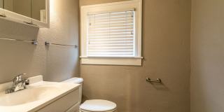 1512 Indianola Ave Gallery 21