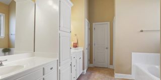 Spacious 3-Bedroom Home in Desirable Manchac Commons Gallery 12